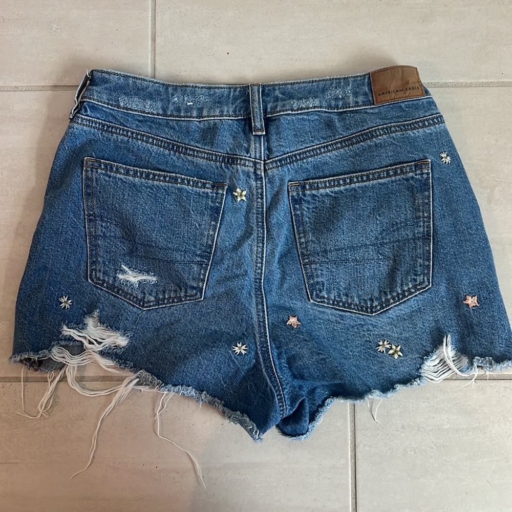 Embroidered Denim Women's Mom Shorts & High-Waisted 90s Boyfriend Short - Picture 8 of 14